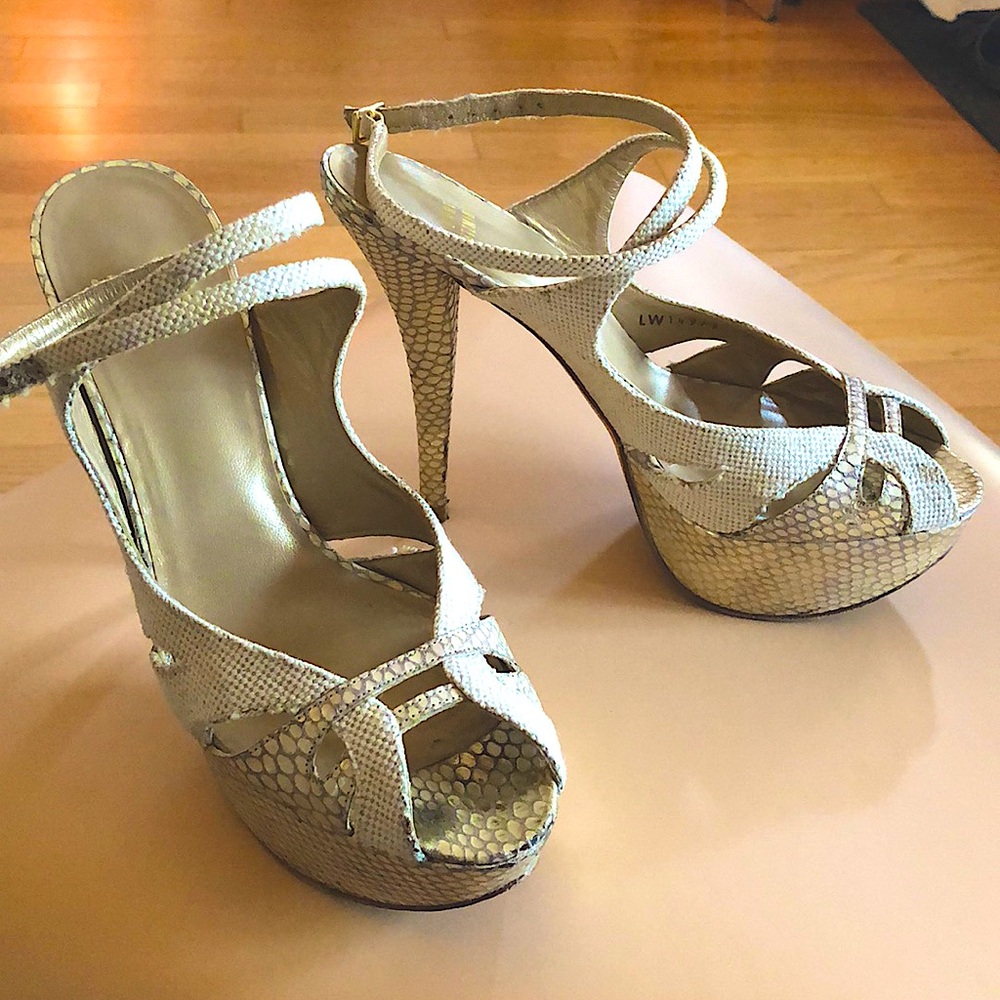 Stuart Weitzman cream fabric/pearlescent snakeskin platform peep toe stiletto